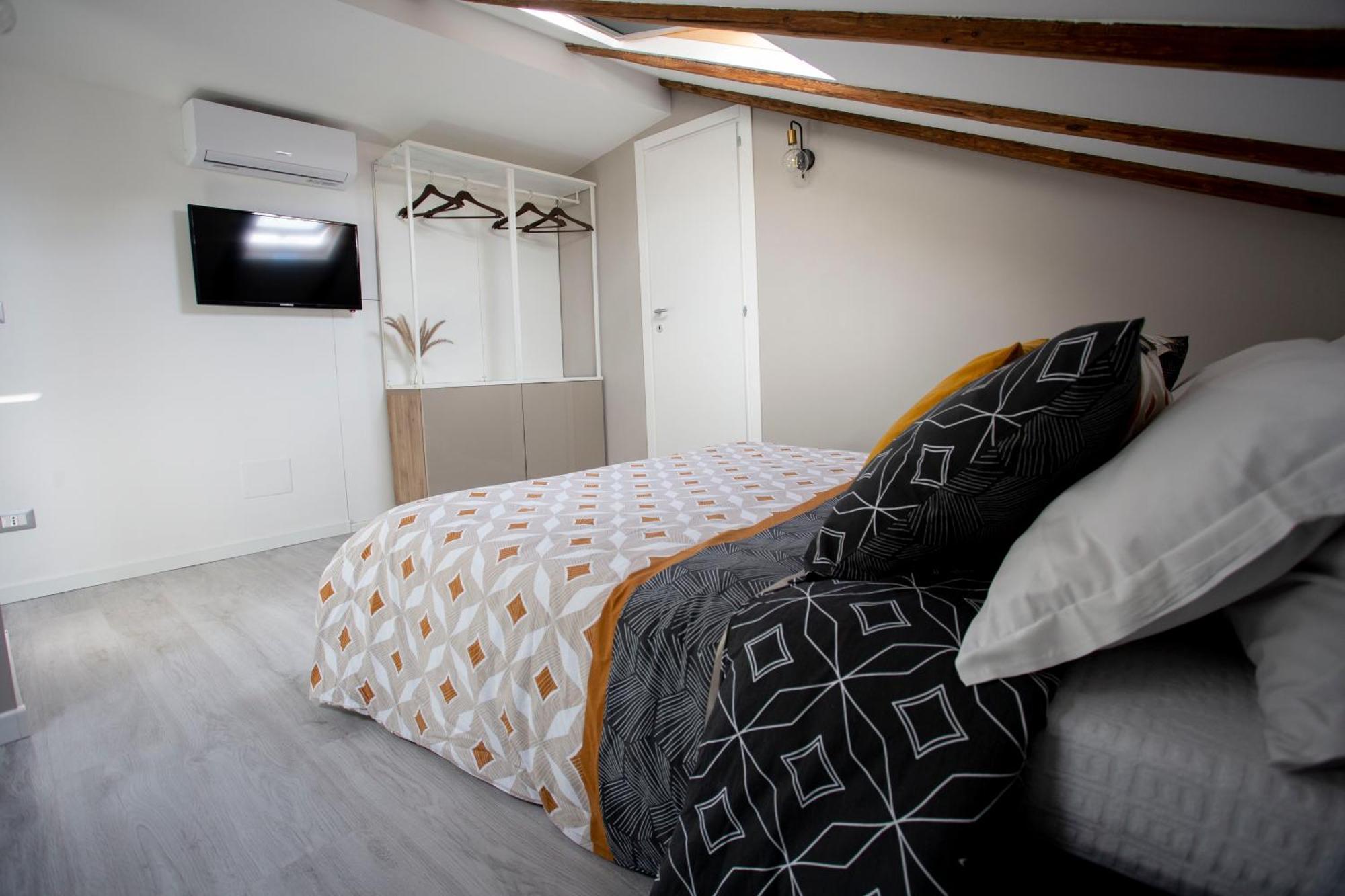 Domus 25 Villa คาตาเนีย ภายนอก รูปภาพ